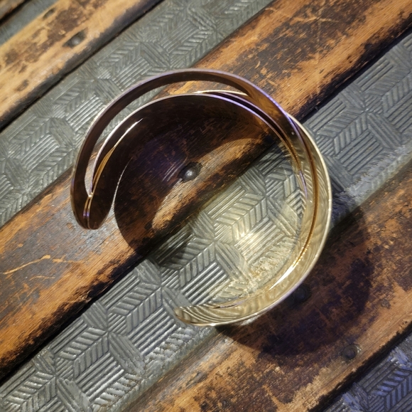 Gold cuff bracelets - Picture 8 of 9